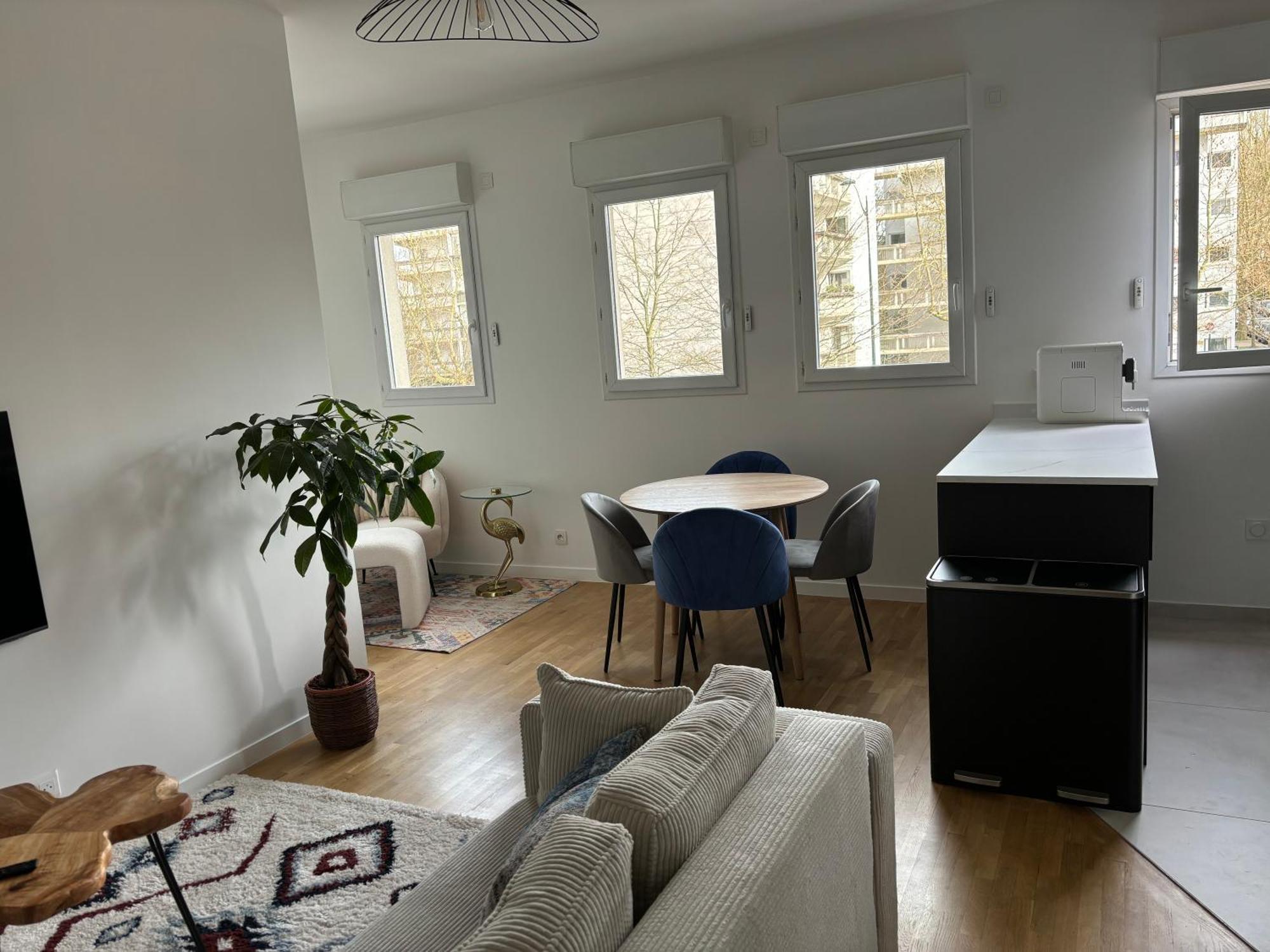 Апартаменты Le Boudoir - 2 Pieces Et Parking Ле-Плесси-Робинсон Экстерьер фото